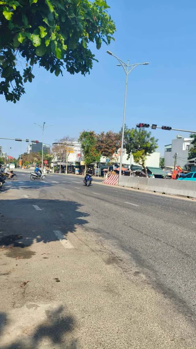 Nhà phố 98,4 m² · 1 PN · Hoàng Văn Thái