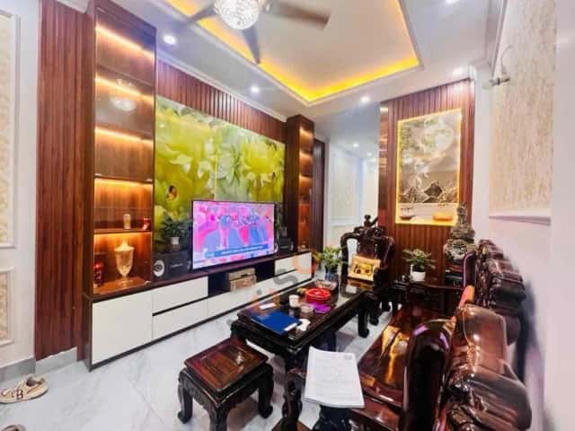 Townhouse 45 m² · 4 bed · Đường Nguyễn Văn Huyên