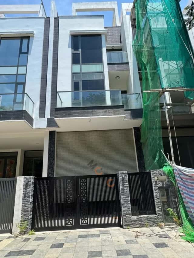 Townhouse 100 m² · 5 bed · Bát Nàn
