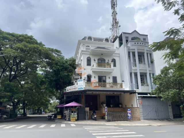 Townhouse 160 m² · 6 bed · Đường 61