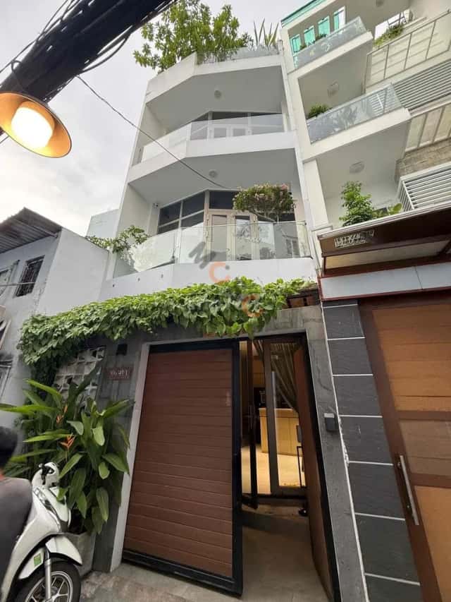Nhà phố 33,4 m² · 2 PN · Lạc Long Quân