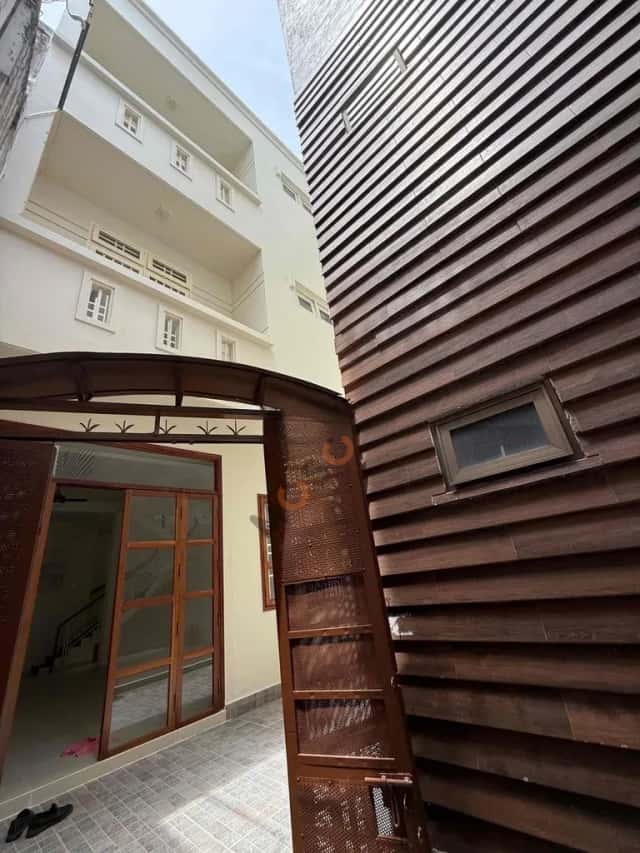 Nhà phố 300 m² · Đường Nguyễn Thị Minh Khai