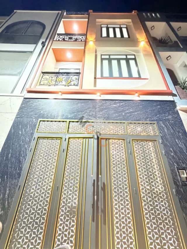 Townhouse 17 m² · 4 bed · Hoàng Hoa Thám
