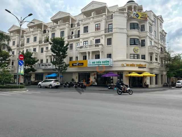 Townhouse 100 m² · 8 bed · Đường Nguyễn Văn Lượng