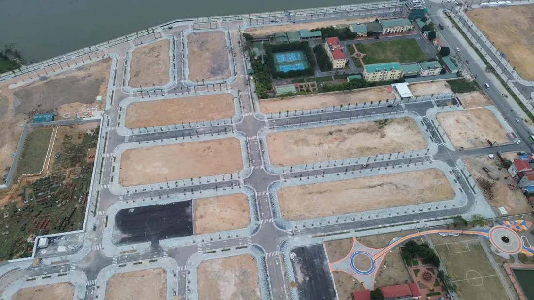 Bích Động Lakeside