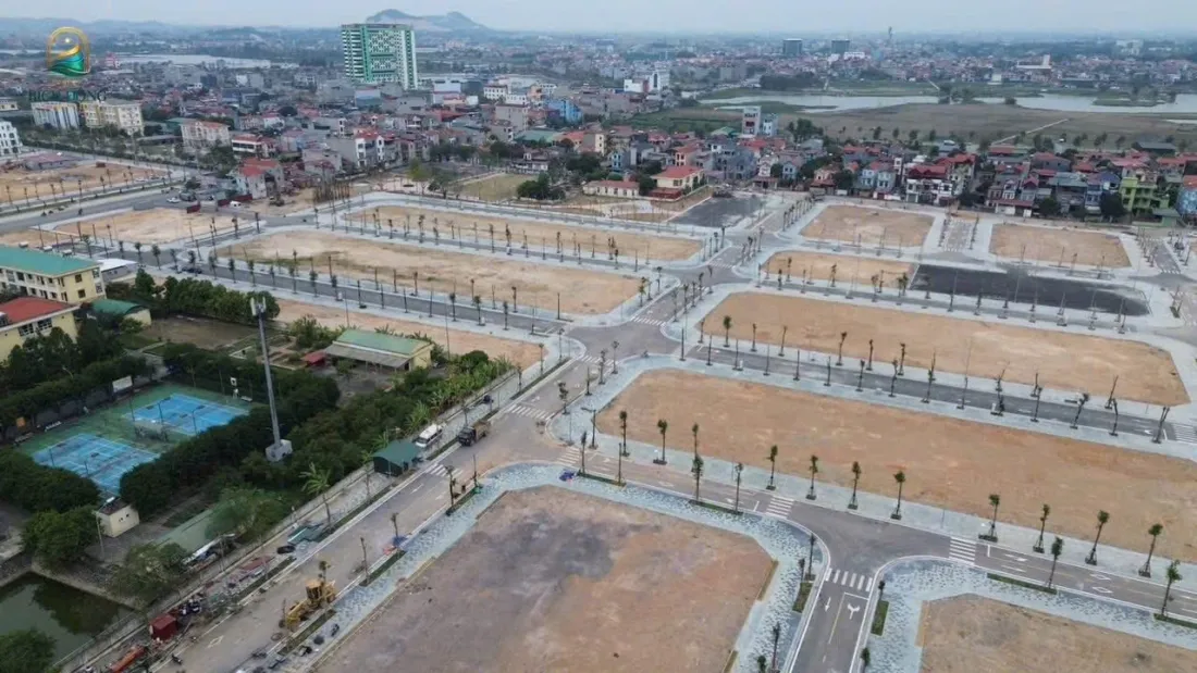 Bích Động Lakeside
