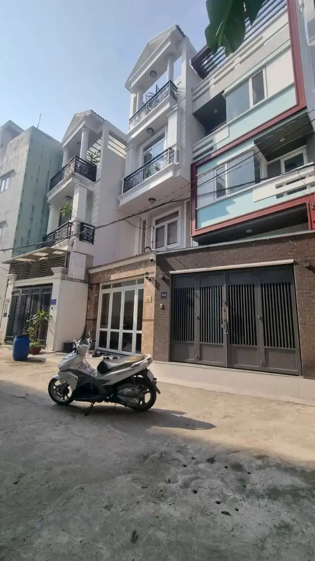 Bán nhà mặt tiền QL13 - Cầu Vượt Thành phố Thủ Đức, TP.HCM – 4 phòng ngủ, giá 7 tỷ Bán nhà mặt tiền QL13 - Cầu Vượt Thành phố Thủ Đức, TP.HCM – 4 phòng ngủ, giá 7 tỷ