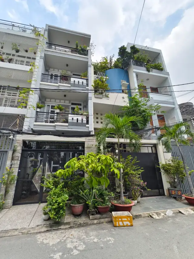 Bán nhà hẻm Lạc Long Quân Quận Tân Bình, TP.HCM – 4 phòng ngủ, giá 12.5 tỷ Bán nhà hẻm Lạc Long Quân Quận Tân Bình, TP.HCM – 4 phòng ngủ, giá 12.5 tỷ