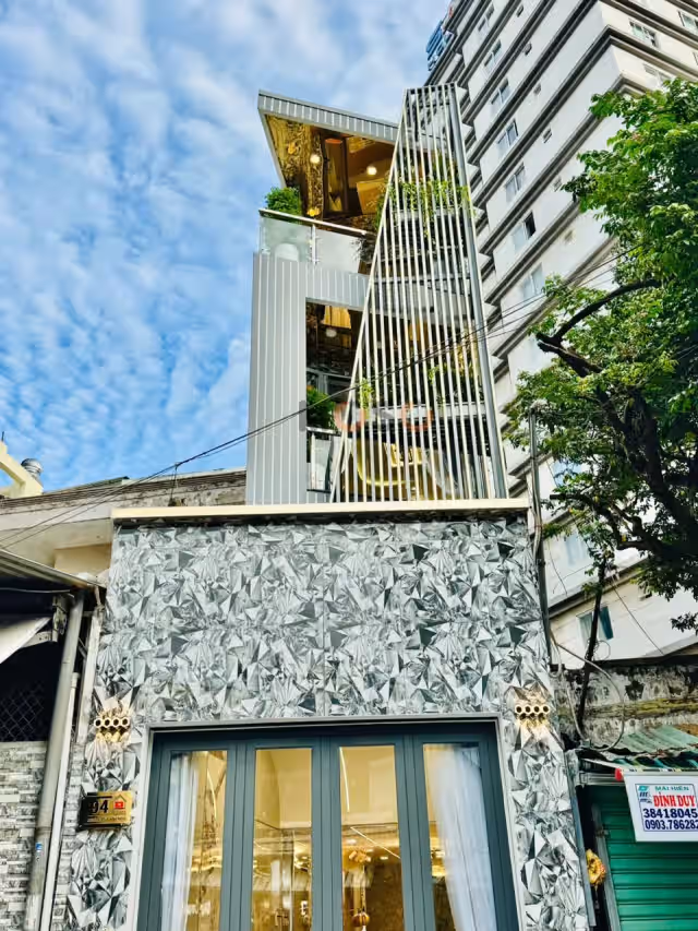 Bán nhà mặt tiền Nguyên Hồng Quận Gò Vấp, TP.HCM – 3 phòng ngủ, giá 10.8 tỷ
