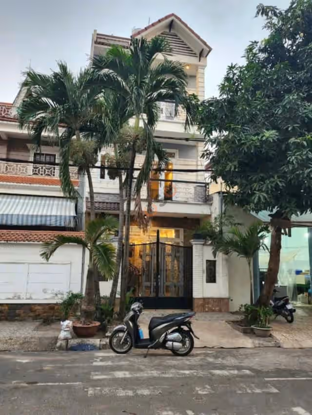 Bán nhà mặt tiền đường D16 Quận Tân Phú, TP.HCM – 4 phòng ngủ, giá 14.2 tỷ