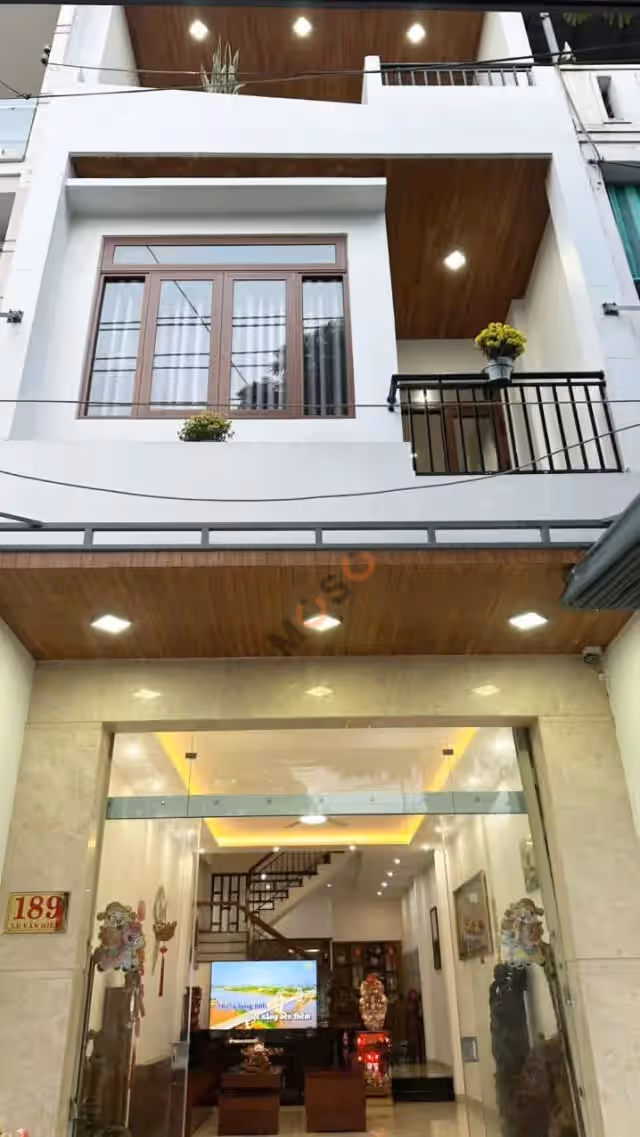 Bán nhà mặt tiền Đường Lê Văn Hiến Quận Ngũ Hành Sơn, TP. Đà Nẵng – 3 phòng ngủ, giá 10 tỷ