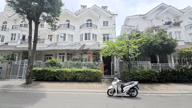 Bán nhà mặt tiền Đường  Đ7 Khu Biệt Thự Sài Gòn Pearl - Số 92 Đường Nguyễn Hữu Cảnh Quận Bình Thạnh, TP.HCM – 3 phòng ngủ, giá 300 tỷ