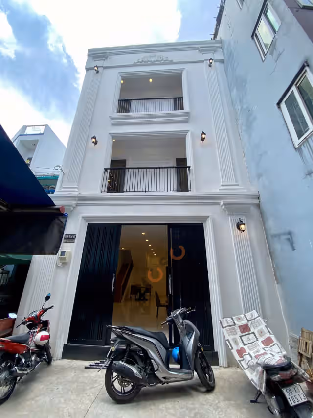 Bán nhà hẻm Lạc Long Quân Quận Tân Bình, TP.HCM – 4 phòng ngủ, giá 7.9 tỷ Bán nhà hẻm Lạc Long Quân Quận Tân Bình, TP.HCM – 4 phòng ngủ, giá 7.9 tỷ