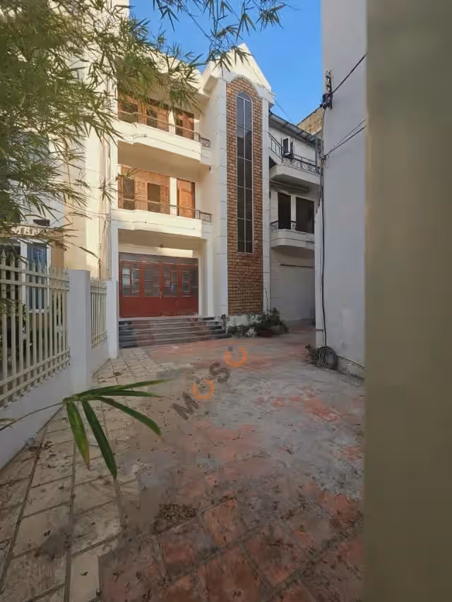 Bán nhà mặt tiền Lý Thánh Tôn Thành phố Nha Trang, Khánh Hòa – 5 phòng ngủ, giá 30 tỷ Bán nhà mặt tiền Lý Thánh Tôn Thành phố Nha Trang, Khánh Hòa – 5 phòng ngủ, giá 30 tỷ