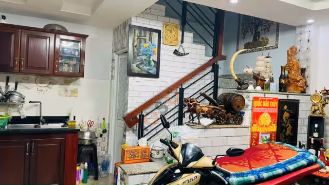 Bán nhà hẻm Đường Lạc Long Quân Quận Tân Bình, TP.HCM – 3 phòng ngủ, giá 5.3 tỷ Bán nhà hẻm Đường Lạc Long Quân Quận Tân Bình, TP.HCM – 3 phòng ngủ, giá 5.3 tỷ
