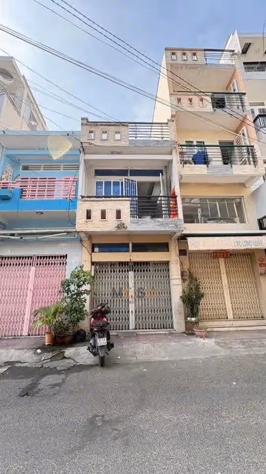 Cho thuê nhà hẻm Lạc Long Quân Quận 11, TP.HCM – giá 10.5 triệu