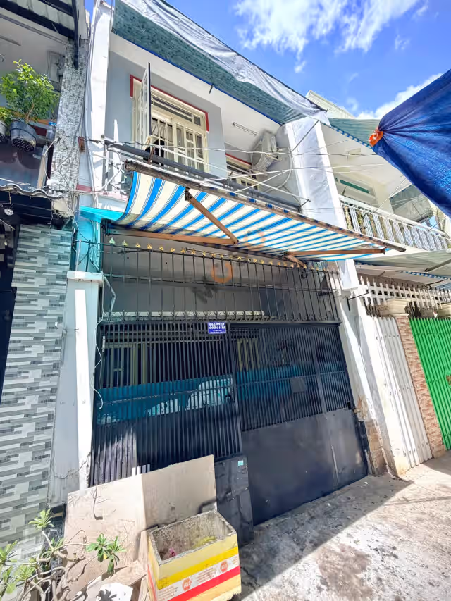 Bán nhà hẻm Đường Chiến Lược Quận Bình Tân, TP.HCM – 2 phòng ngủ, giá 4.2 tỷ Bán nhà hẻm Đường Chiến Lược Quận Bình Tân, TP.HCM – 2 phòng ngủ, giá 4.2 tỷ