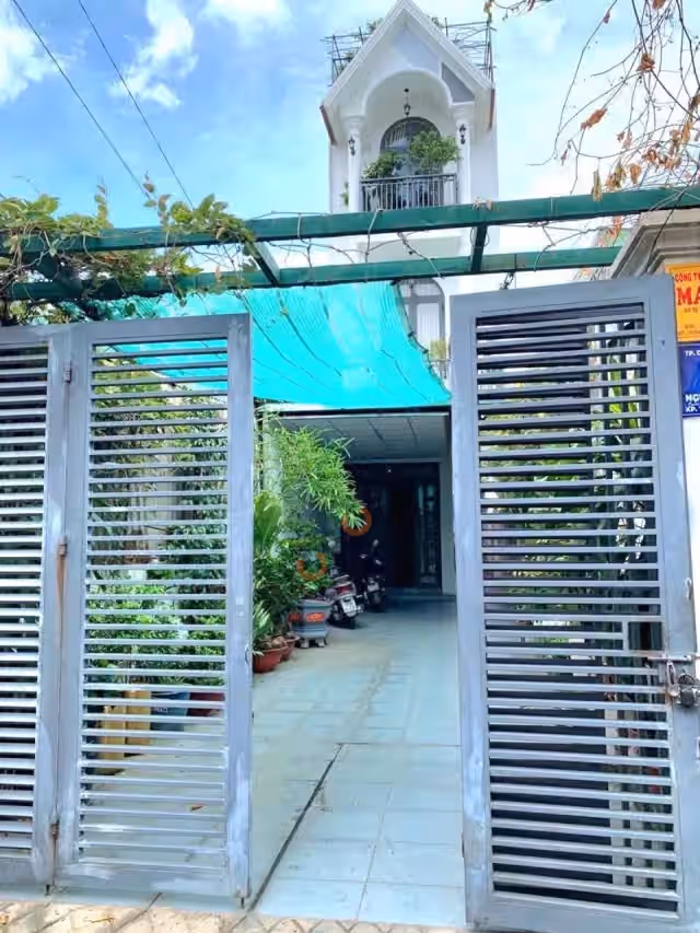 Bán nhà mặt tiền Đường Nguyễn Đức Thiệu Thành phố Dĩ An, Bình Dương – 13 phòng ngủ, giá 6.8 tỷ