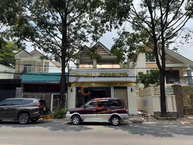 Bán nhà mặt tiền Lê Hồng Phong Thành phố Thủ Dầu Một, Bình Dương – 3 phòng ngủ, giá 12.5 tỷ Bán nhà mặt tiền Lê Hồng Phong Thành phố Thủ Dầu Một, Bình Dương – 3 phòng ngủ, giá 12.5 tỷ