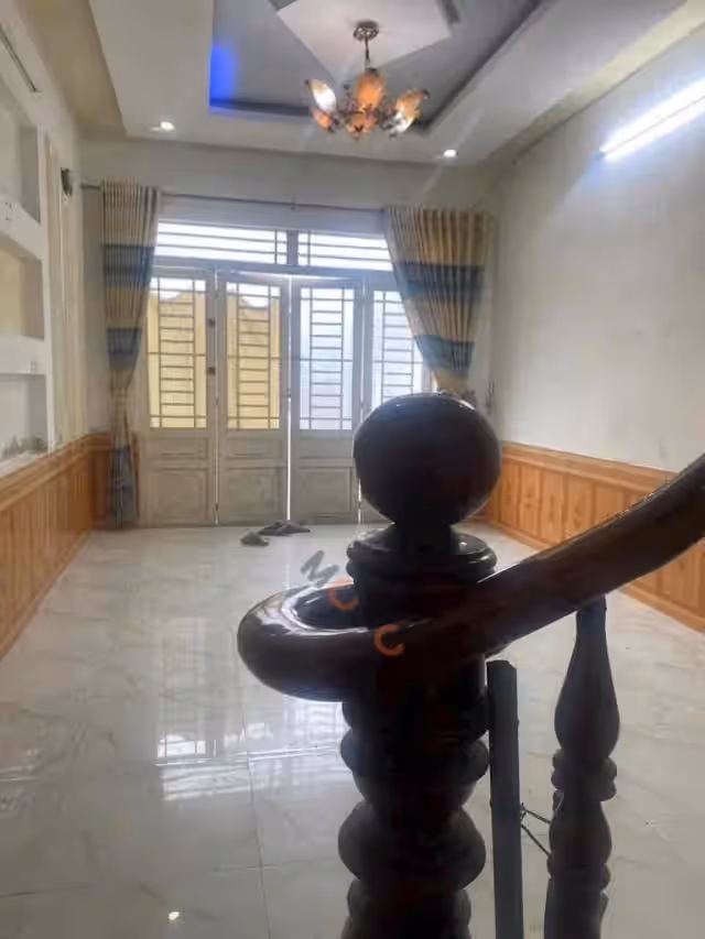 Cho thuê nhà mặt tiền Bùi Văn Ngữ Quận 12, TP.HCM – 4 phòng ngủ, giá 8 triệu