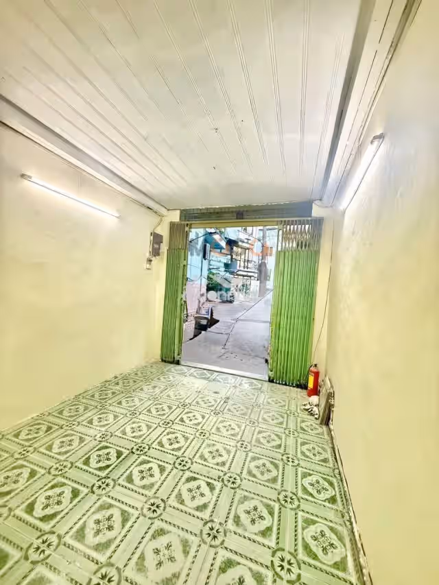 Cho thuê nhà hẻm Lý Nam Đế Quận 11, TP.HCM – 3 phòng ngủ, giá 10 triệu