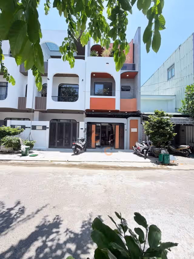Bán nhà mặt tiền Chơn Tâm 9 Quận Liên Chiểu, TP. Đà Nẵng – 4 phòng ngủ, giá 7.5 tỷ Bán nhà mặt tiền Chơn Tâm 9 Quận Liên Chiểu, TP. Đà Nẵng – 4 phòng ngủ, giá 7.5 tỷ