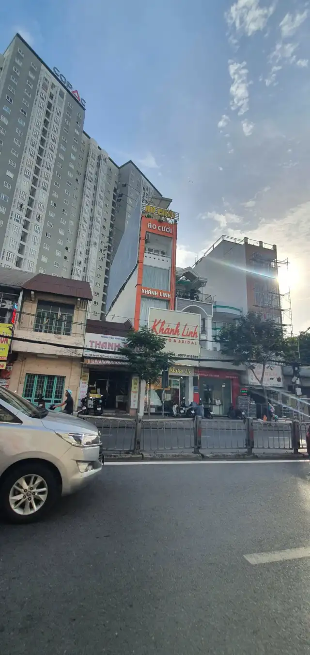 Bán nhà mặt tiền Nguyễn Tất Thành Quận 4, TP.HCM – 12 phòng ngủ, giá 36 tỷ Bán nhà mặt tiền Nguyễn Tất Thành Quận 4, TP.HCM – 12 phòng ngủ, giá 36 tỷ