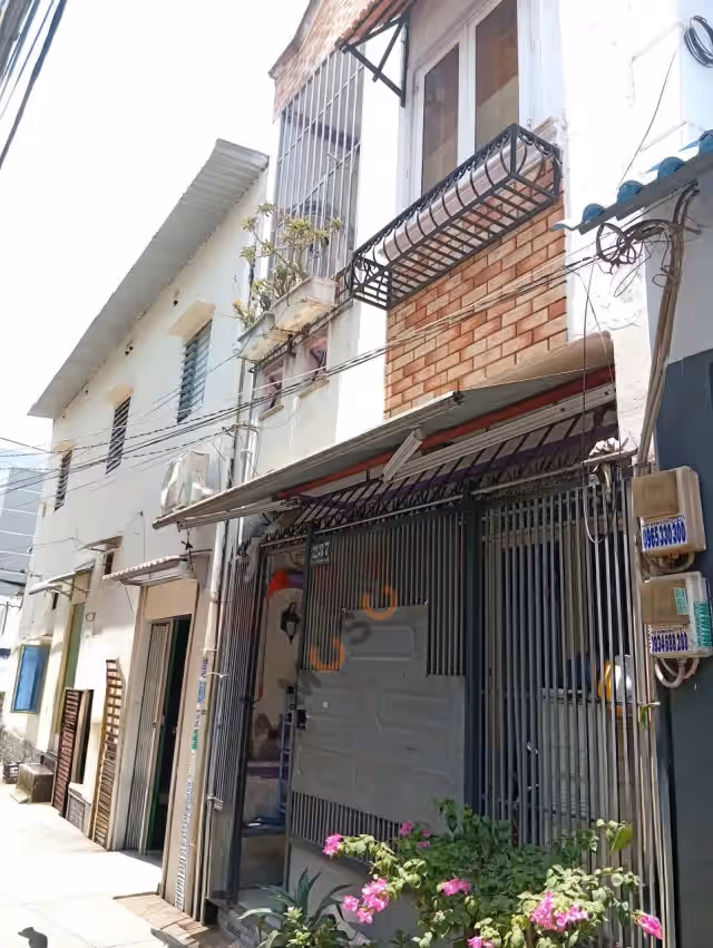 Bán nhà hẻm Chiến Lược Quận Bình Tân, TP.HCM – 2 phòng ngủ, giá 4.5 tỷ Bán nhà hẻm Chiến Lược Quận Bình Tân, TP.HCM – 2 phòng ngủ, giá 4.5 tỷ