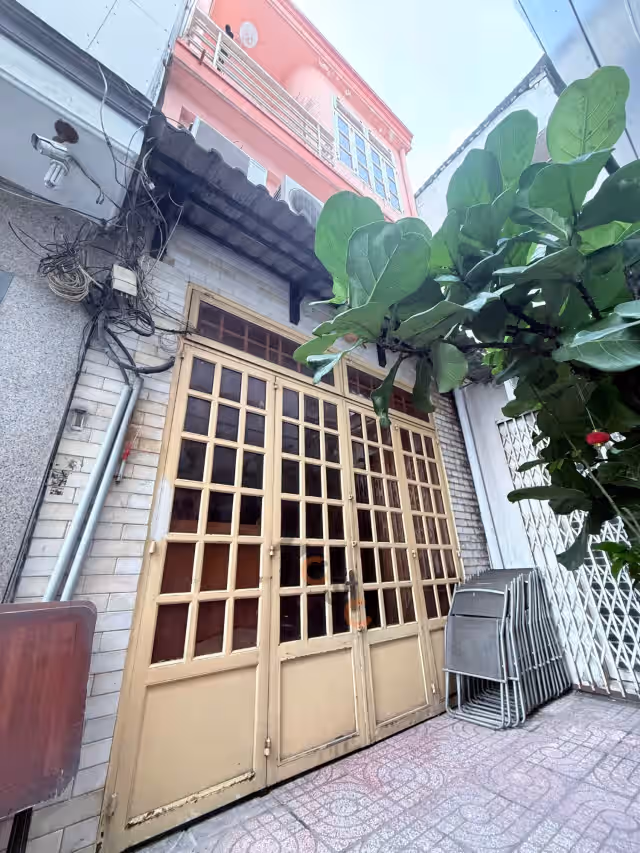 Bán nhà hẻm Trường Sa Quận 3, TP.HCM – 2 phòng ngủ, giá 8.8 tỷ Bán nhà hẻm Trường Sa Quận 3, TP.HCM – 2 phòng ngủ, giá 8.8 tỷ