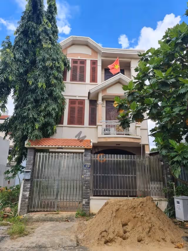 Bán nhà mặt tiền đường D2A Quận 9, TP.HCM – 5 phòng ngủ, giá 16.5 tỷ Bán nhà mặt tiền đường D2A Quận 9, TP.HCM – 5 phòng ngủ, giá 16.5 tỷ