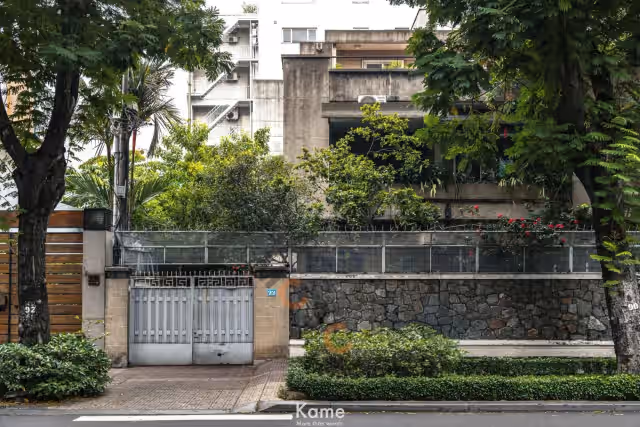 Bán nhà mặt tiền Trương Định Quận 3, TP.HCM – 5 phòng ngủ, giá 300 tỷ Bán nhà mặt tiền Trương Định Quận 3, TP.HCM – 5 phòng ngủ, giá 300 tỷ