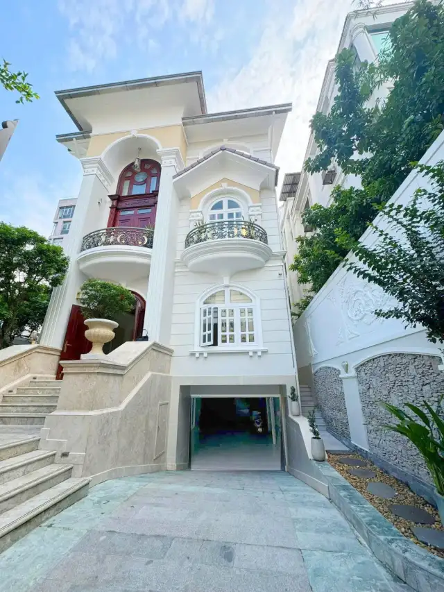 Bán nhà mặt tiền đường số 42 Quận 2, TP.HCM – 5 phòng ngủ, giá 68 tỷ