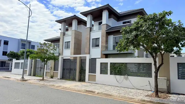 Bán nhà mặt tiền Quốc Lộ 51, Khu Phố Hương Giang Thành phố Bà Rịa, BRVT – 5 phòng ngủ, giá 4.3 tỷ Bán nhà mặt tiền Quốc Lộ 51, Khu Phố Hương Giang Thành phố Bà Rịa, BRVT – 5 phòng ngủ, giá 4.3 tỷ
