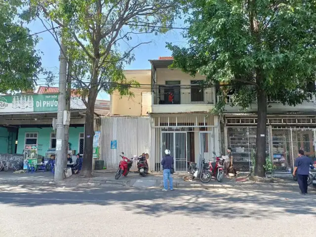 Bán nhà mặt tiền Lý Thái Tổ Quận Phú Xuân, TP. Huế – 2 phòng ngủ, giá 6.2 tỷ Bán nhà mặt tiền Lý Thái Tổ Quận Phú Xuân, TP. Huế – 2 phòng ngủ, giá 6.2 tỷ