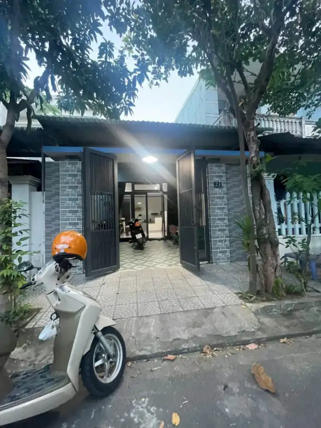 Bán nhà mặt tiền Hàm Trung 3 Quận Liên Chiểu, TP. Đà Nẵng – 2 phòng ngủ, giá 4 tỷ Bán nhà mặt tiền Hàm Trung 3 Quận Liên Chiểu, TP. Đà Nẵng – 2 phòng ngủ, giá 4 tỷ