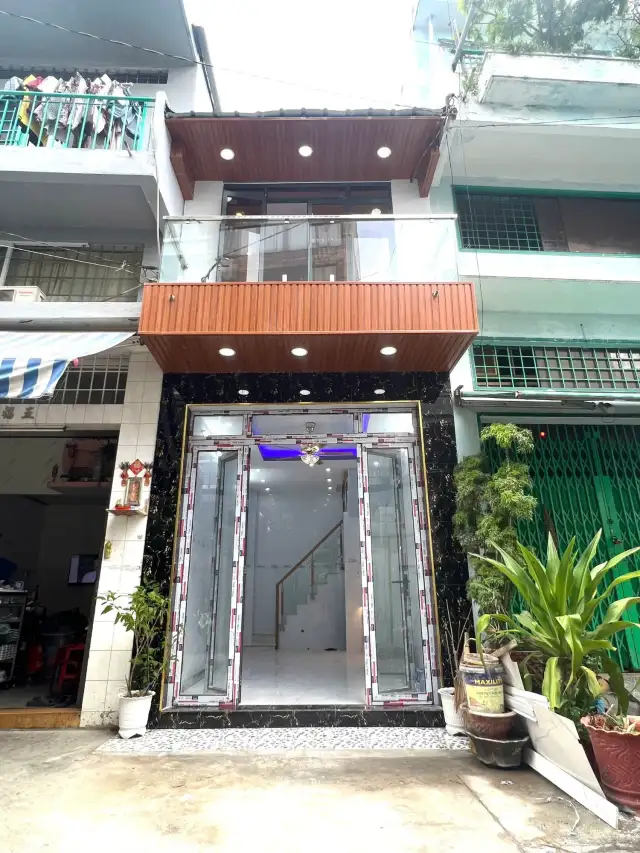 Bán nhà hẻm Lạc Long Quân  Quận 11, TP.HCM – 2 phòng ngủ, giá 4.4 tỷ
