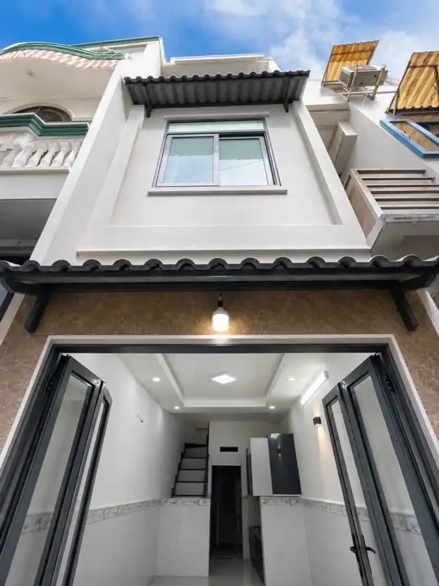 Bán nhà mặt tiền Hoàng Diệu Quận 4, TP.HCM – 2 phòng ngủ, giá 2.8 tỷ Bán nhà mặt tiền Hoàng Diệu Quận 4, TP.HCM – 2 phòng ngủ, giá 2.8 tỷ