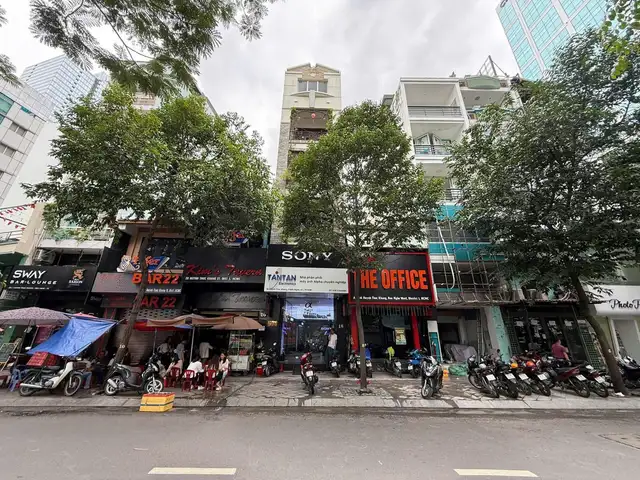 Bán nhà mặt tiền Huỳnh Thúc Kháng Quận 1, TP.HCM – giá 100 tỷ
