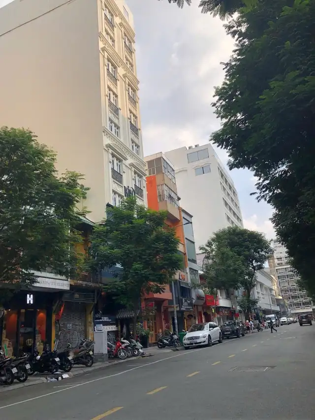 Bán nhà mặt tiền Đông Du Quận 1, TP.HCM – 4 phòng ngủ, giá 65 tỷ Bán nhà mặt tiền Đông Du Quận 1, TP.HCM – 4 phòng ngủ, giá 65 tỷ