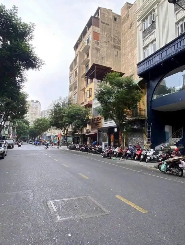 Bán nhà mặt tiền Đông Du Quận 1, TP.HCM – giá 69 tỷ