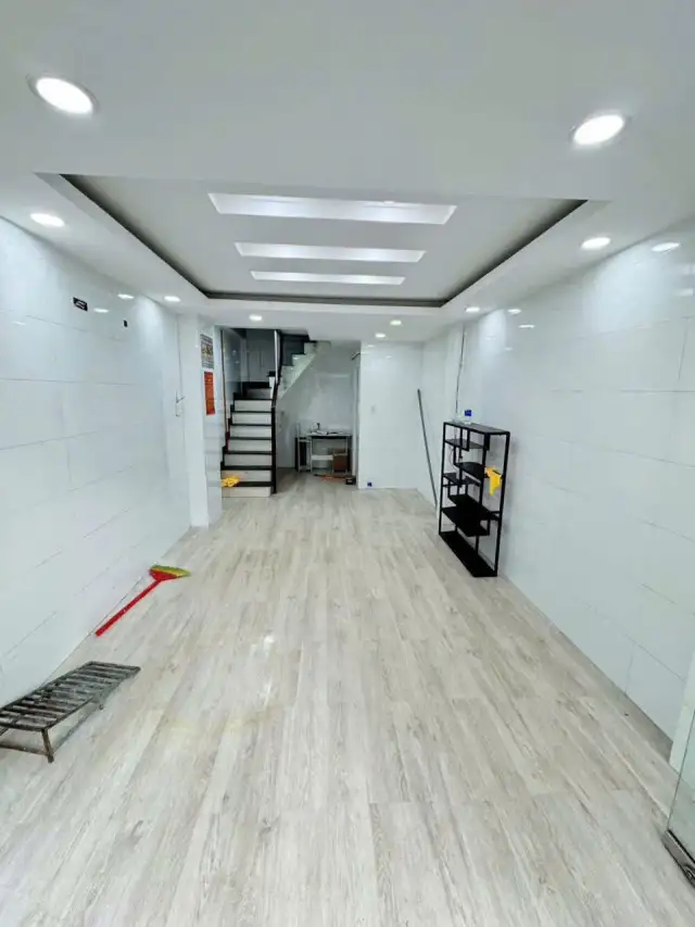Bán nhà mặt tiền Hòa Hưng Quận 10, TP.HCM – 2 phòng ngủ, giá 6.3 tỷ