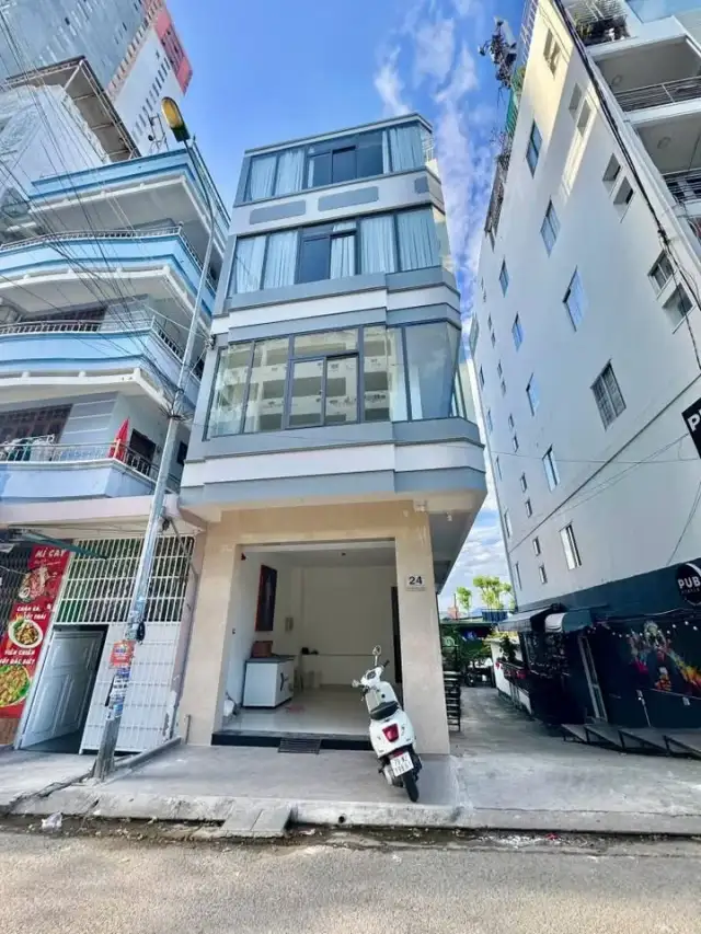 Bán nhà mặt tiền Nguyễn Đình Chiều Thành phố Nha Trang, Khánh Hòa – 6 phòng ngủ, giá 14.9 tỷ