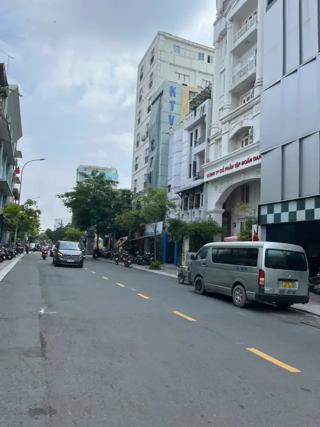 Bán nhà mặt tiền Trần Nhật Duật Quận 1, TP.HCM – 8 phòng ngủ, giá 70 tỷ