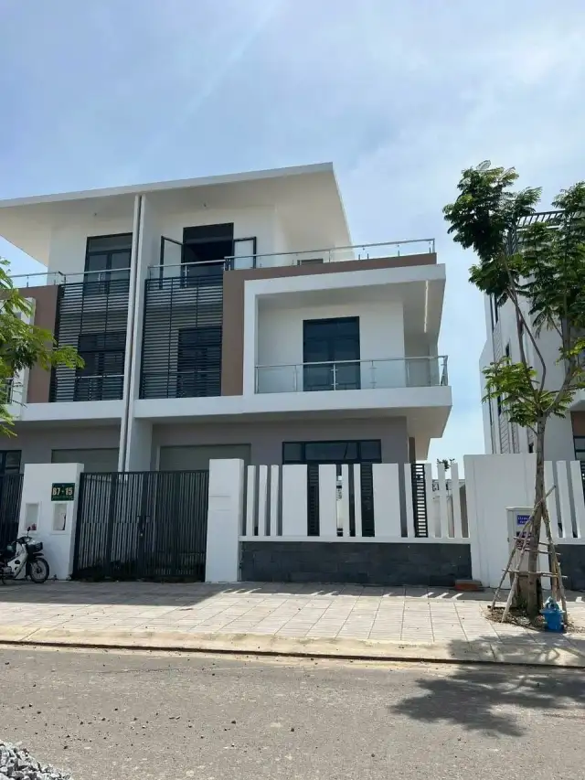 Bán nhà mặt tiền Lý Thường Kiệt nối dài, Khu đô thị mới lấn biển Tây Bắc Thành phố Rạch Giá, Kiên Giang – 5 phòng ngủ, giá 5.9 tỷ Bán nhà mặt tiền Lý Thường Kiệt nối dài, Khu đô thị mới lấn biển Tây Bắc Thành phố Rạch Giá, Kiên Giang – 5 phòng ngủ, giá 5.9 tỷ