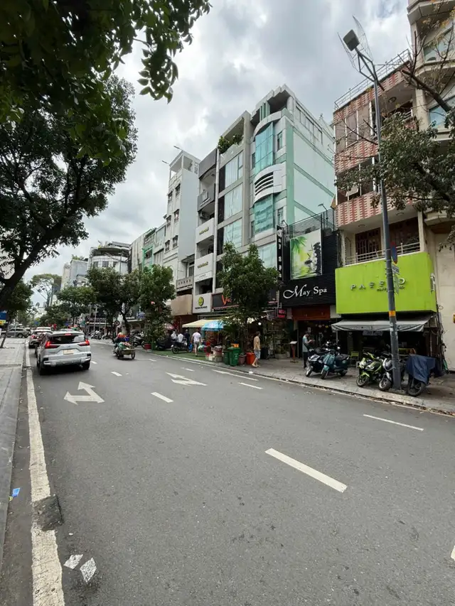 Bán nhà mặt tiền Lý Tự Trọng Quận 1, TP.HCM – 7 phòng ngủ, giá 180 tỷ