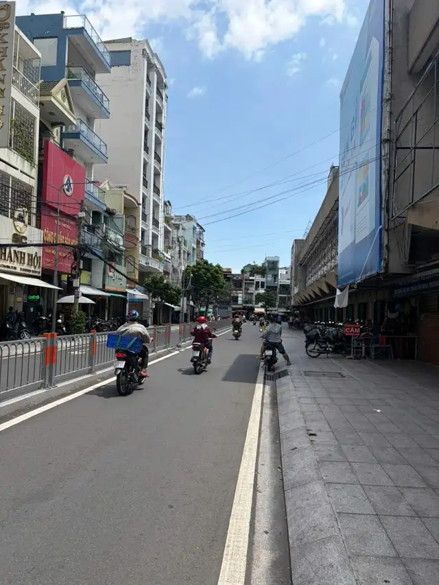 Bán nhà mặt tiền Lê Thạch Quận 4, TP.HCM – 1 phòng ngủ, giá 33 tỷ Bán nhà mặt tiền Lê Thạch Quận 4, TP.HCM – 1 phòng ngủ, giá 33 tỷ
