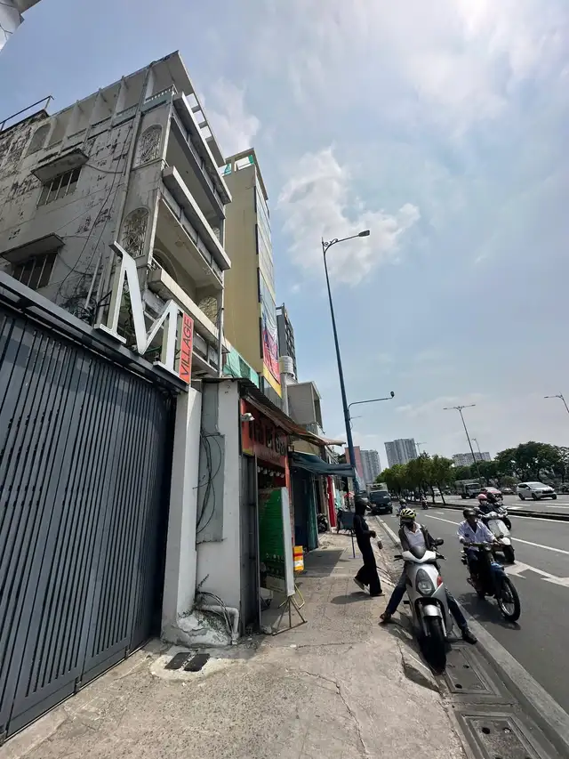Bán nhà mặt tiền Võ Văn Kiệt Quận 1, TP.HCM – 12 phòng ngủ, giá 140 tỷ Bán nhà mặt tiền Võ Văn Kiệt Quận 1, TP.HCM – 12 phòng ngủ, giá 140 tỷ