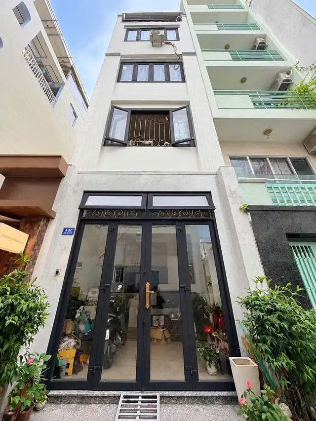 Bán nhà mặt tiền Đinh Công Tráng Quận 1, TP.HCM – 9 phòng ngủ, giá 19.5 tỷ Bán nhà mặt tiền Đinh Công Tráng Quận 1, TP.HCM – 9 phòng ngủ, giá 19.5 tỷ