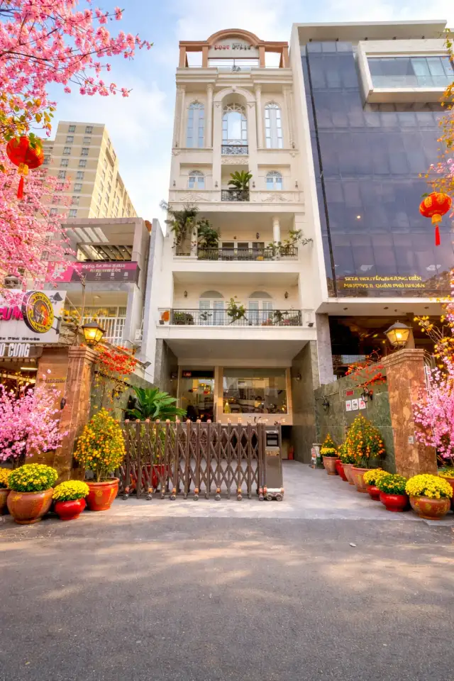 Bán nhà mặt tiền Nguyễn Thượng Hiền Quận Phú Nhuận, TP.HCM – 10 phòng ngủ, giá 68 tỷ Bán nhà mặt tiền Nguyễn Thượng Hiền Quận Phú Nhuận, TP.HCM – 10 phòng ngủ, giá 68 tỷ