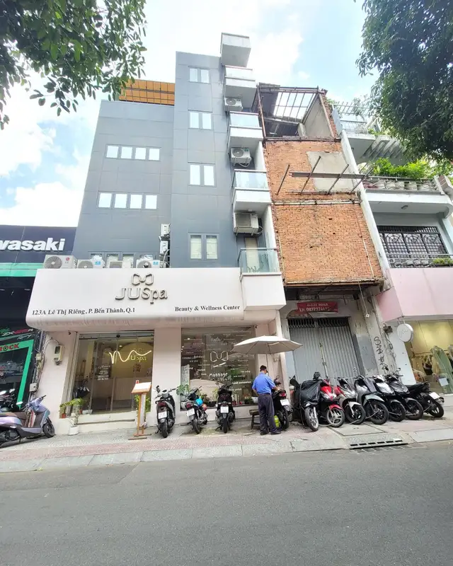 Bán nhà mặt tiền Lê Thị Riêng Quận 1, TP.HCM – 6 phòng ngủ, giá 75 tỷ Bán nhà mặt tiền Lê Thị Riêng Quận 1, TP.HCM – 6 phòng ngủ, giá 75 tỷ